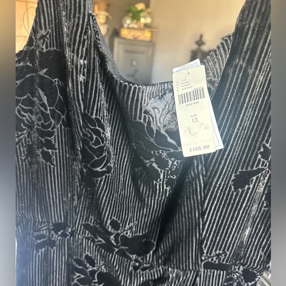 NEW Anthropologie Moulinette Soeurs Noir Velvet Burnout Textured Jumpsuit Black - Picture 8 of 8